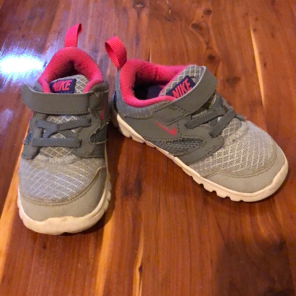 Kids Nike tennis shoes